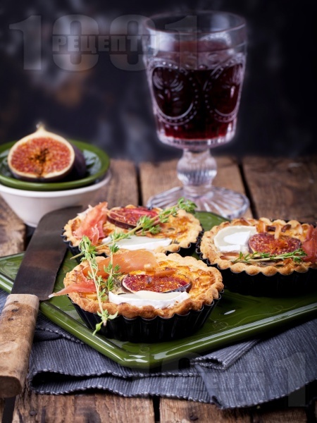 Тарталети със смокини, хамон и козе сирене
